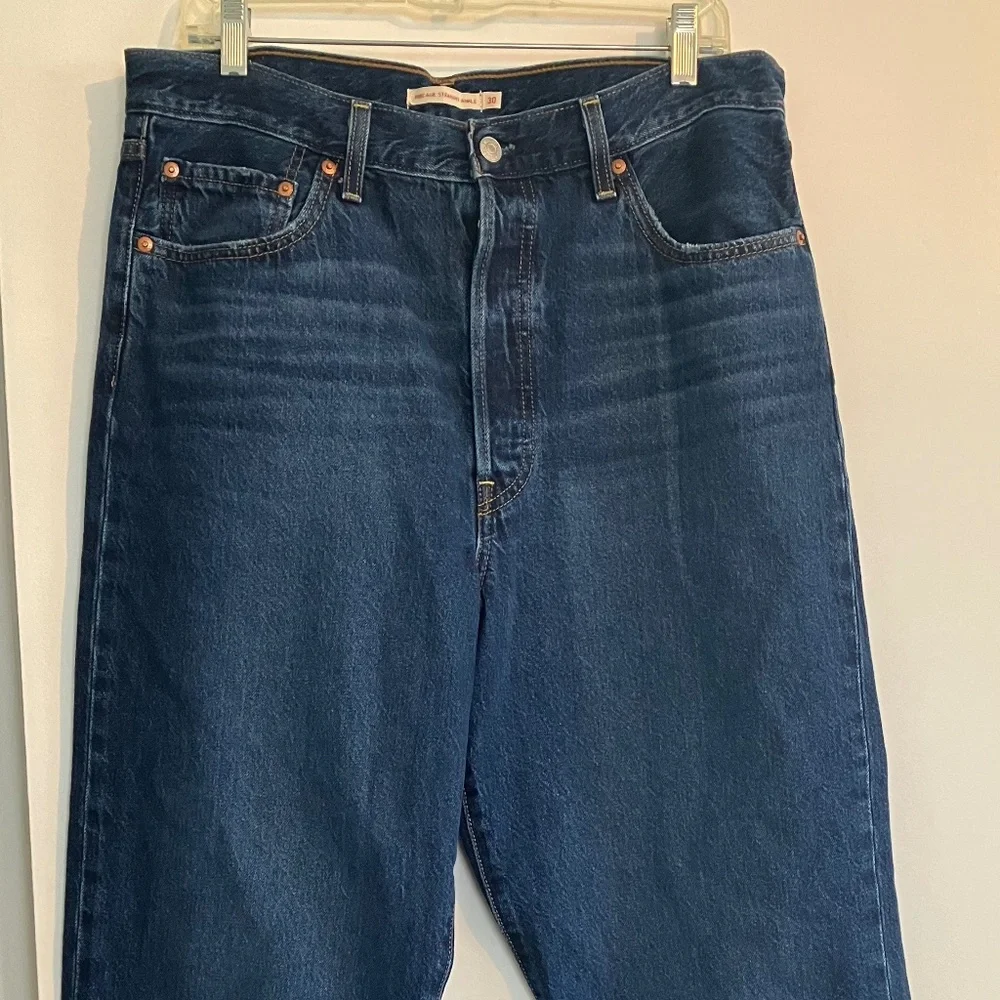 Levis - Picture 2 of 9